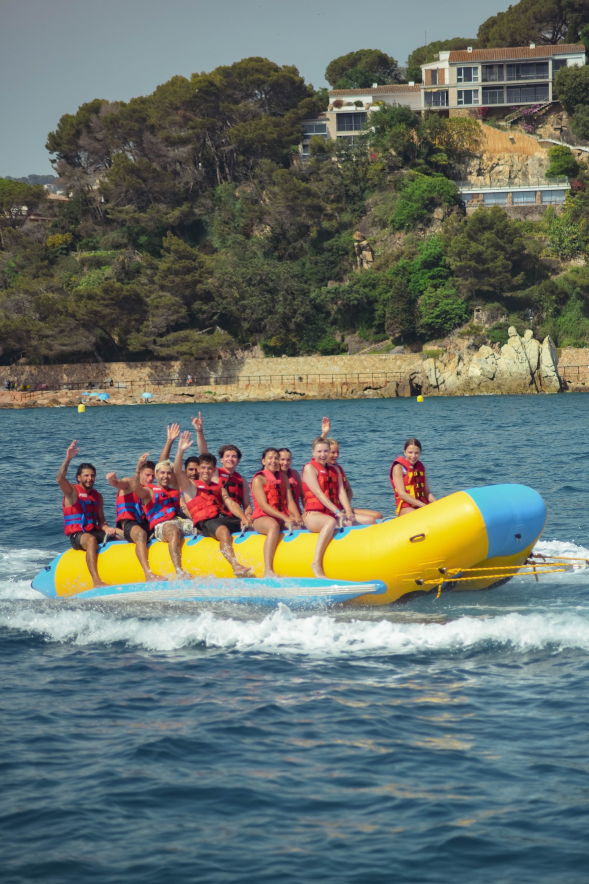 Hinchables y grupos en la Costa Brava