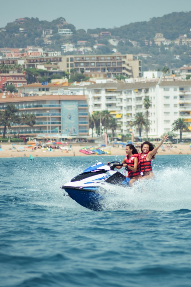 Jet ski a alta velocidad