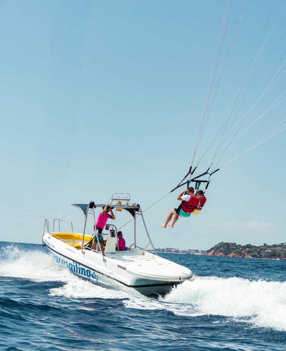 Embarcación profesional de parasailing
